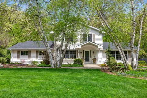 $825,000 | 4742 Gaywood Drive, Minnetonka, MN 55345