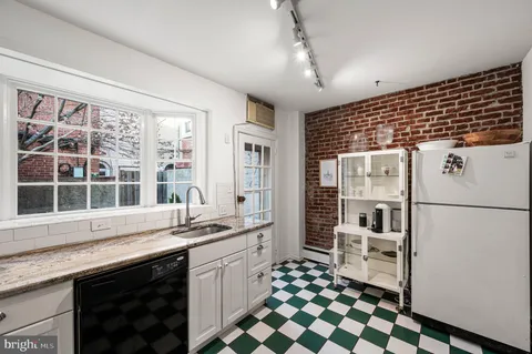 $925,000 | 2035 Rittenhouse Square, Philadelphia, PA 19103