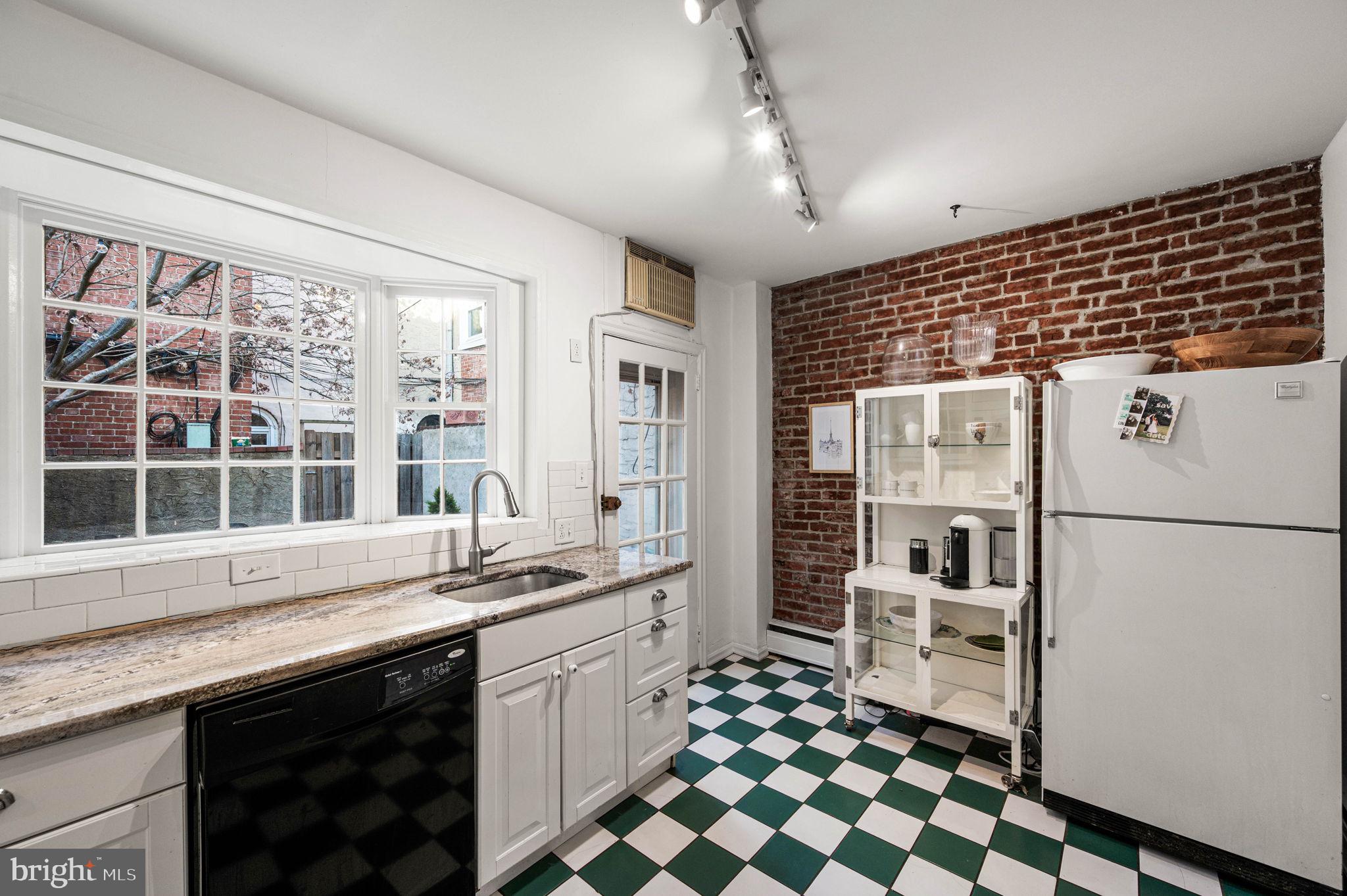 2035 Rittenhouse Square Philadelphia, PA 19103 - Photo 9 of 27