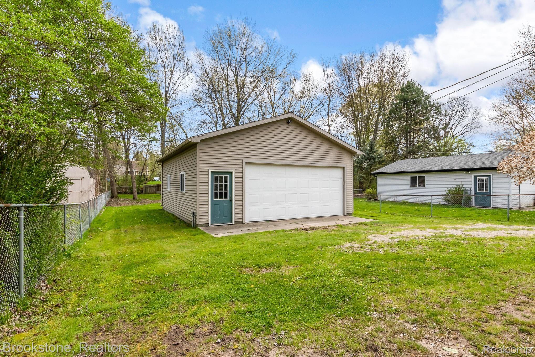 690 Miller Road Lake Orion, MI 48362 - Photo 21 of 25 IMG_7569.jpg