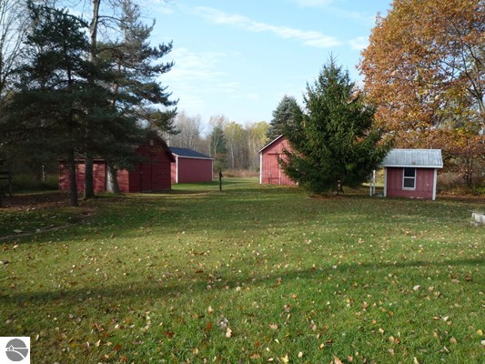 1704 South Coleman Road Shepherd, MI 48883 - Photo 16 of 39 1785828-15.JPG