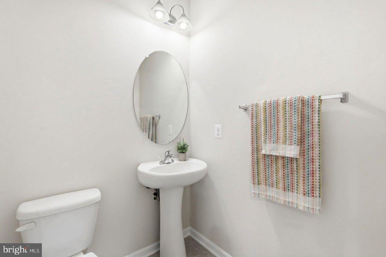 204 Miles Hawk Terrace Purcellville, VA 20132 - Photo 36 of 40 a bathroom with a sink toilet and a mirror