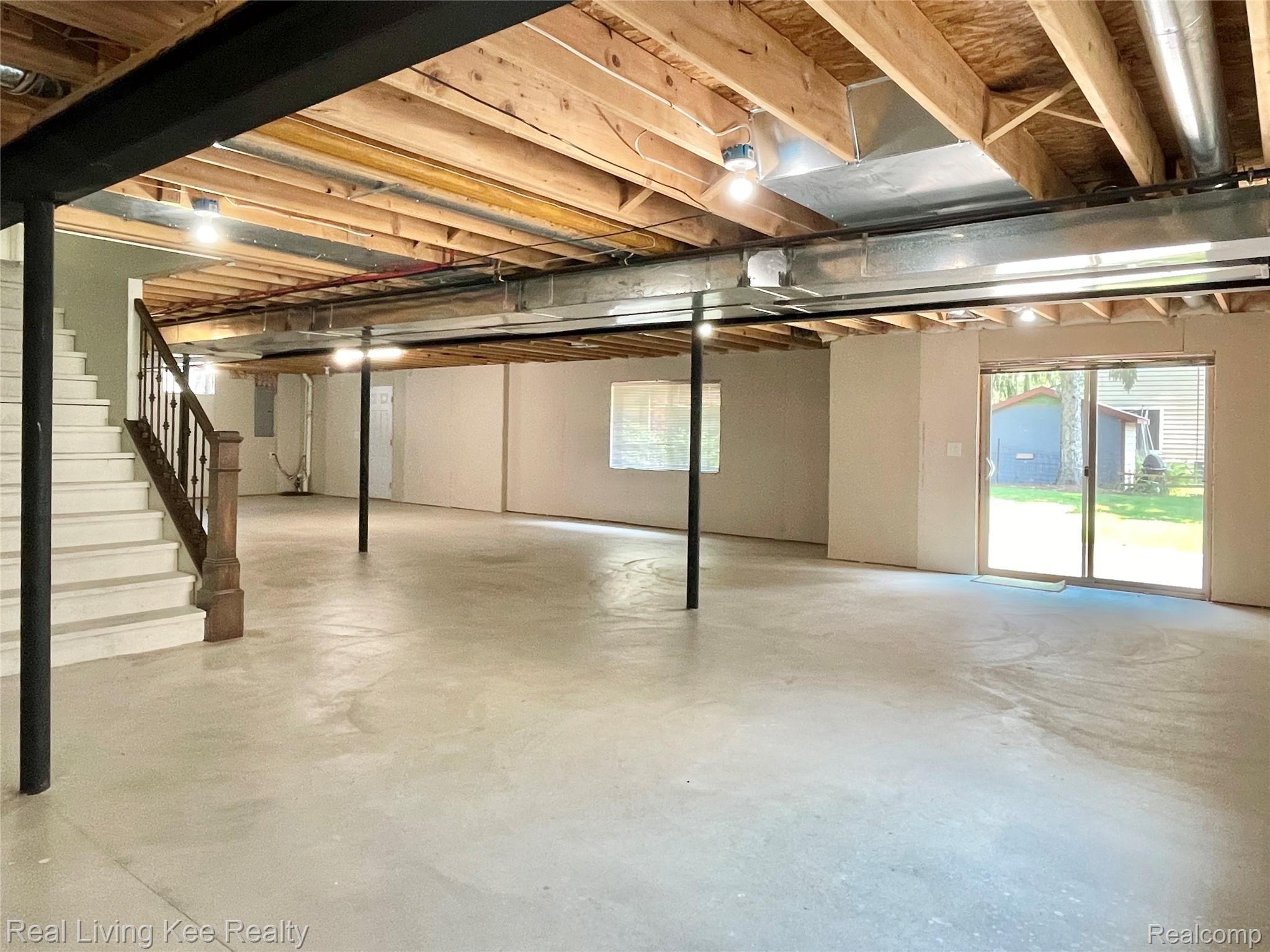 557 Curzon Road Rochester, MI 48307 - Photo 49 of 66 Walkout basement