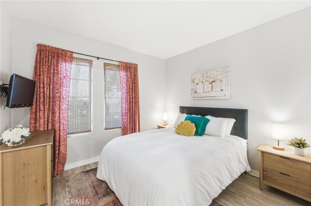 21245 Alanis Circle Huntington Beach, CA 92648 - Photo 30 of 50 2nd Bedroom downstairs with a private full bathroom