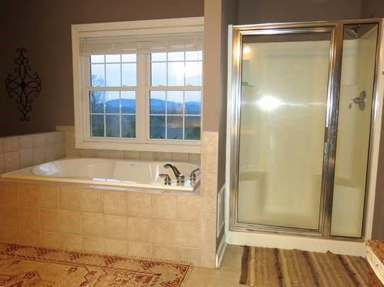 1230 Longview Road Roanoke, VA 24018 - Photo 21 of 51 27 Master Bath