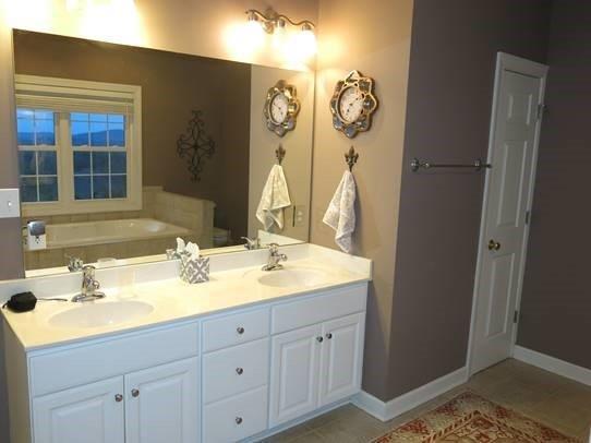 1230 Longview Road Roanoke, VA 24018 - Photo 22 of 51 28 Master Bath