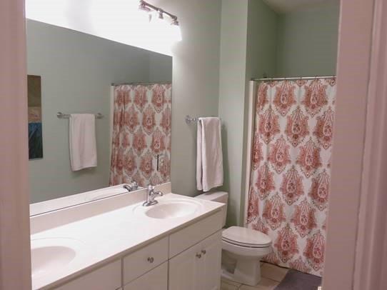 1230 Longview Road Roanoke, VA 24018 - Photo 32 of 51 39 Hall Bathroom