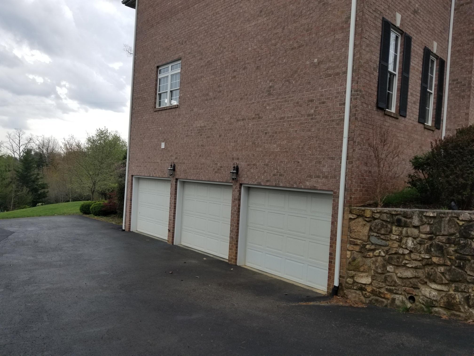 1230 Longview Road Roanoke, VA 24018 - Photo 35 of 51 43 Garage 3-car
