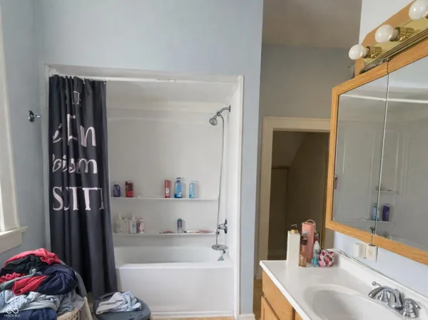 $94,900 | 320 North Vine Street, Muncie, IN 47305