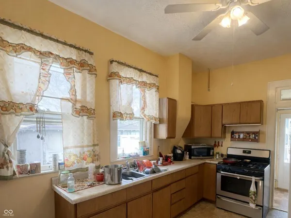$94,900 | 320 North Vine Street, Muncie, IN 47305