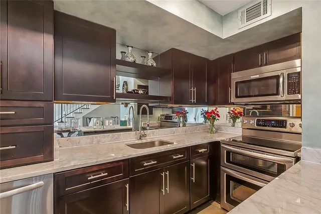 $2,600 | 420 Metairie-Hammond Highway, Unit 310, Metairie, LA 70005