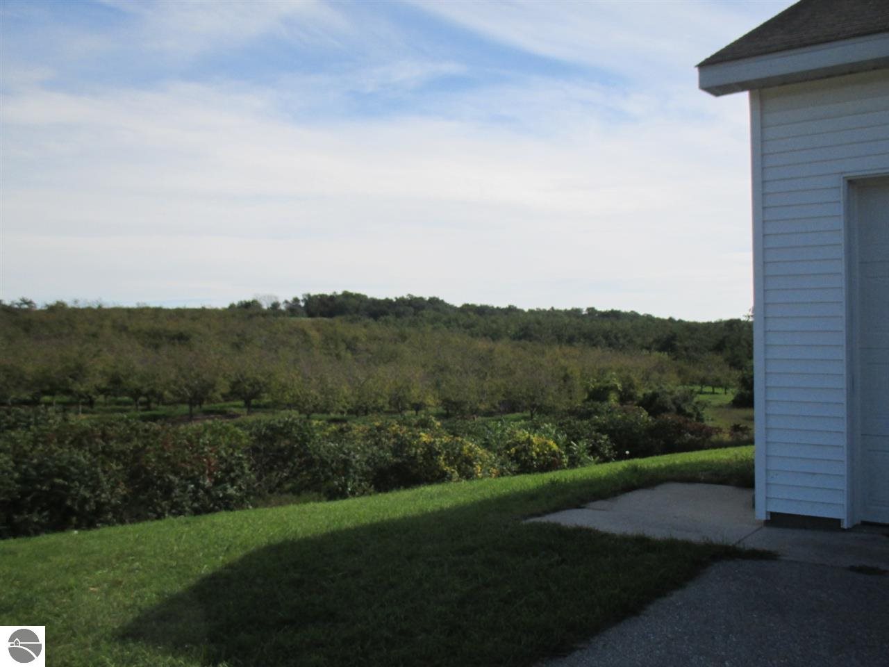 11002 Craig Road Traverse City, MI 49686 - Photo 33 of 50 1791087-32.JPG