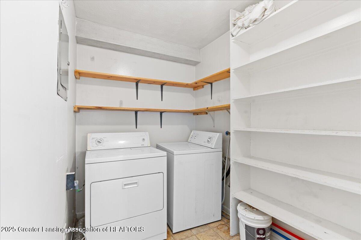 4819 Gull Road, Unit 12 Lansing, MI 48917 - Photo 9 of 23 22-Media Jett - 15