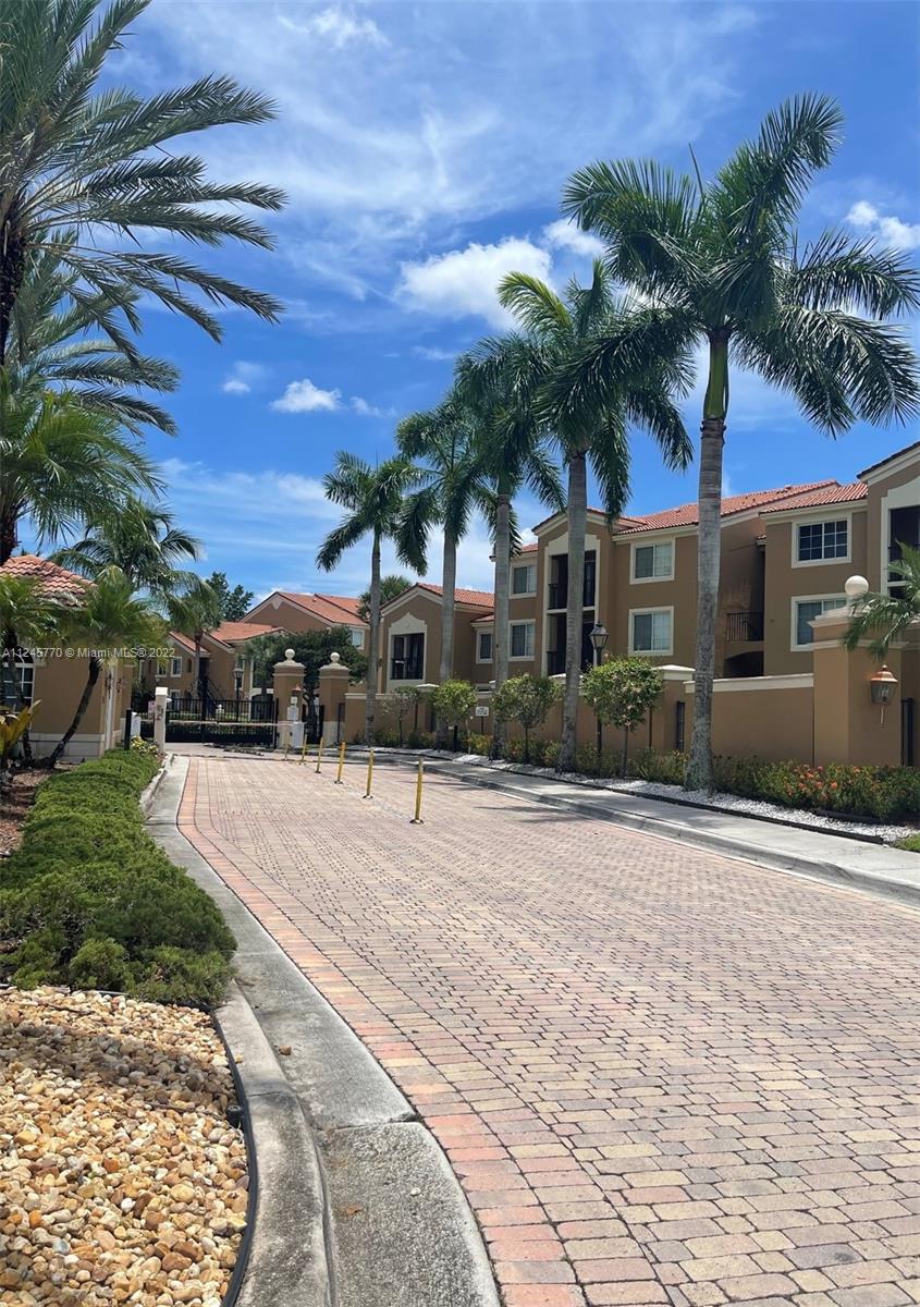 8020 North Nob Hill Road, Unit 103 Tamarac, FL 33321 - Photo 3 of 29 Gallery Image 3
