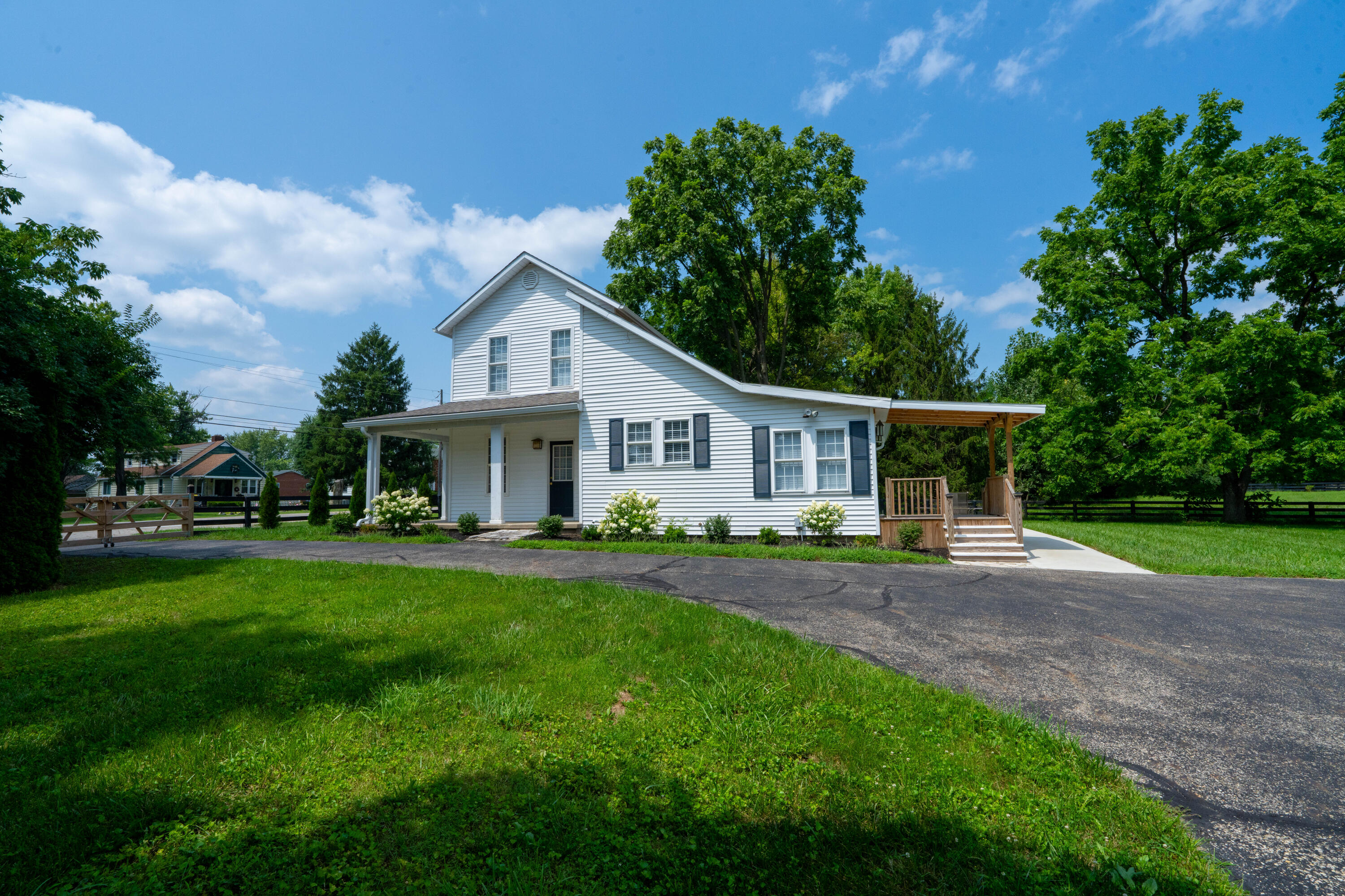 2036 Troy Road Springfield, OH 45504 - Photo 4 of 46