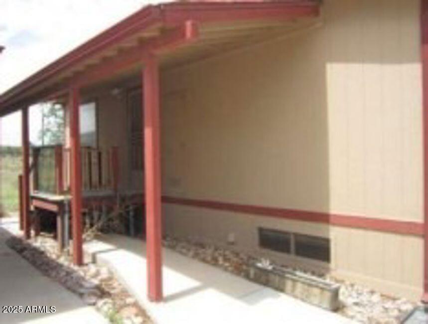 1495 Buffalo Run Road Chino Valley, AZ 86323 - Photo 20 of 20 a very nice looking room with a large window