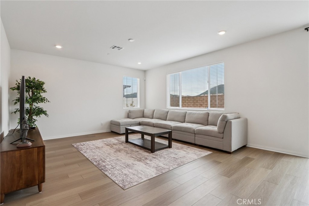 5091 Banjo Way Hemet, CA 92545 - Photo 4 of 35