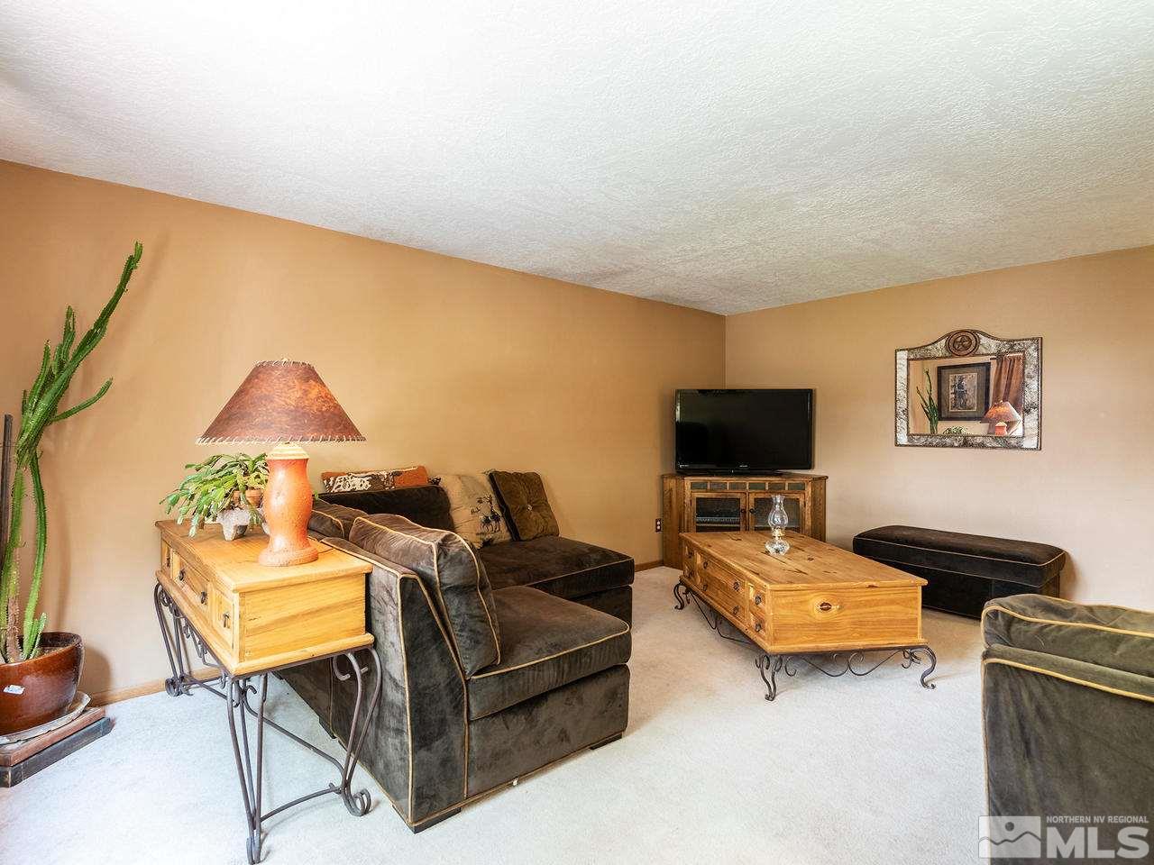 11645 Deodar Way Reno, NV 89506 - Photo 5 of 19 Photo 5