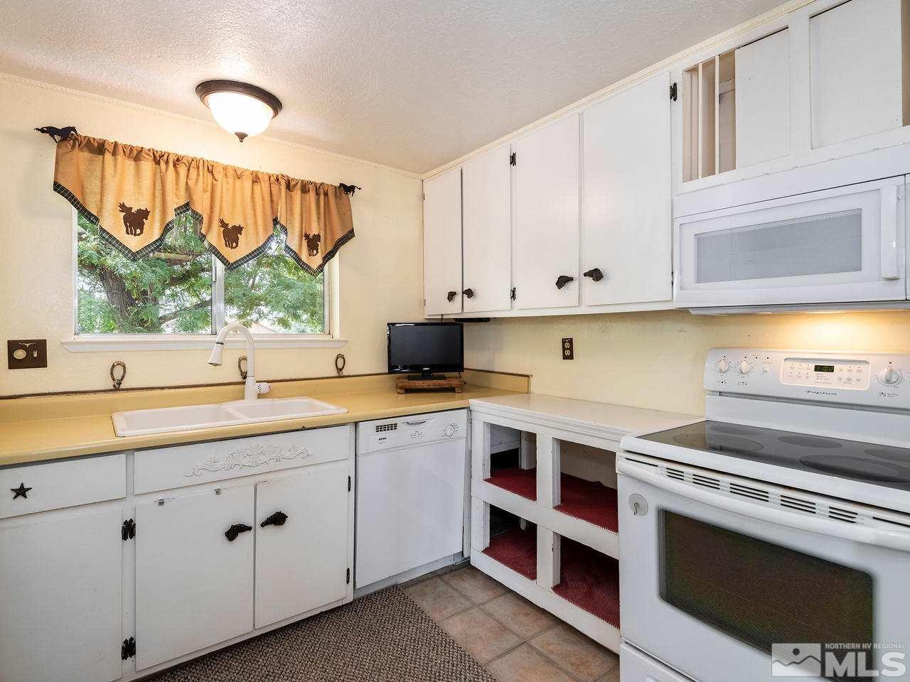 11645 Deodar Way Reno, NV 89506 - Photo 7 of 19 Photo 7