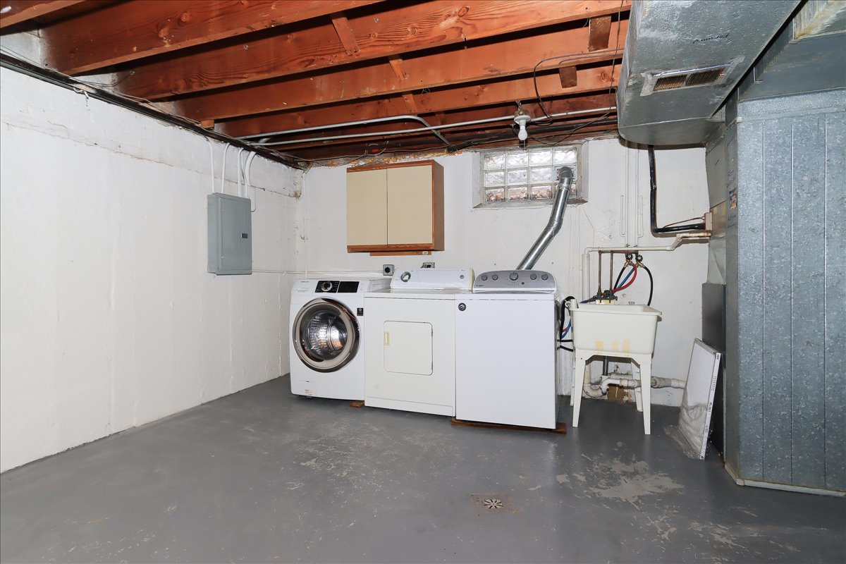 449 Elmhurst Road Mount Prospect, IL 60056 - Photo 22 of 26 a utility room with dryer and washer