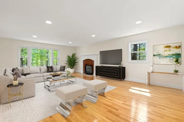 $860,000 | 17 Carlisle Road, Westford, MA 01886