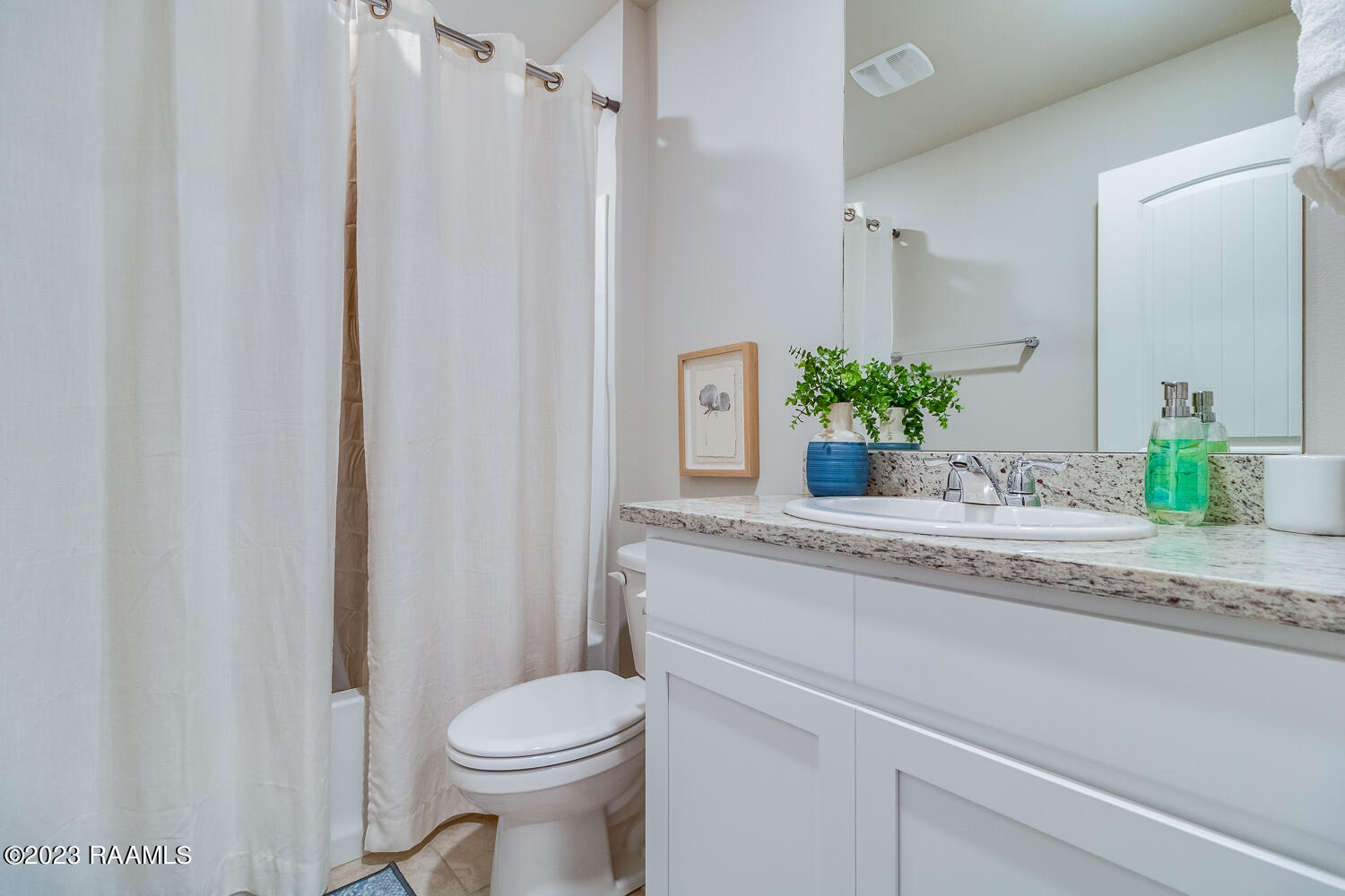 109 Red Pne Drive Lafayette, LA 70501 - Photo 14 of 20 109 Red Pine Dr-16