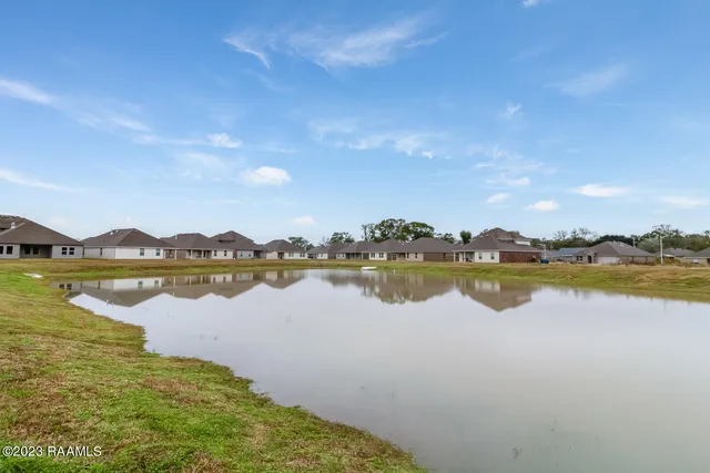 $3,500 | 109 Red Pne Drive, Lafayette, LA 70501