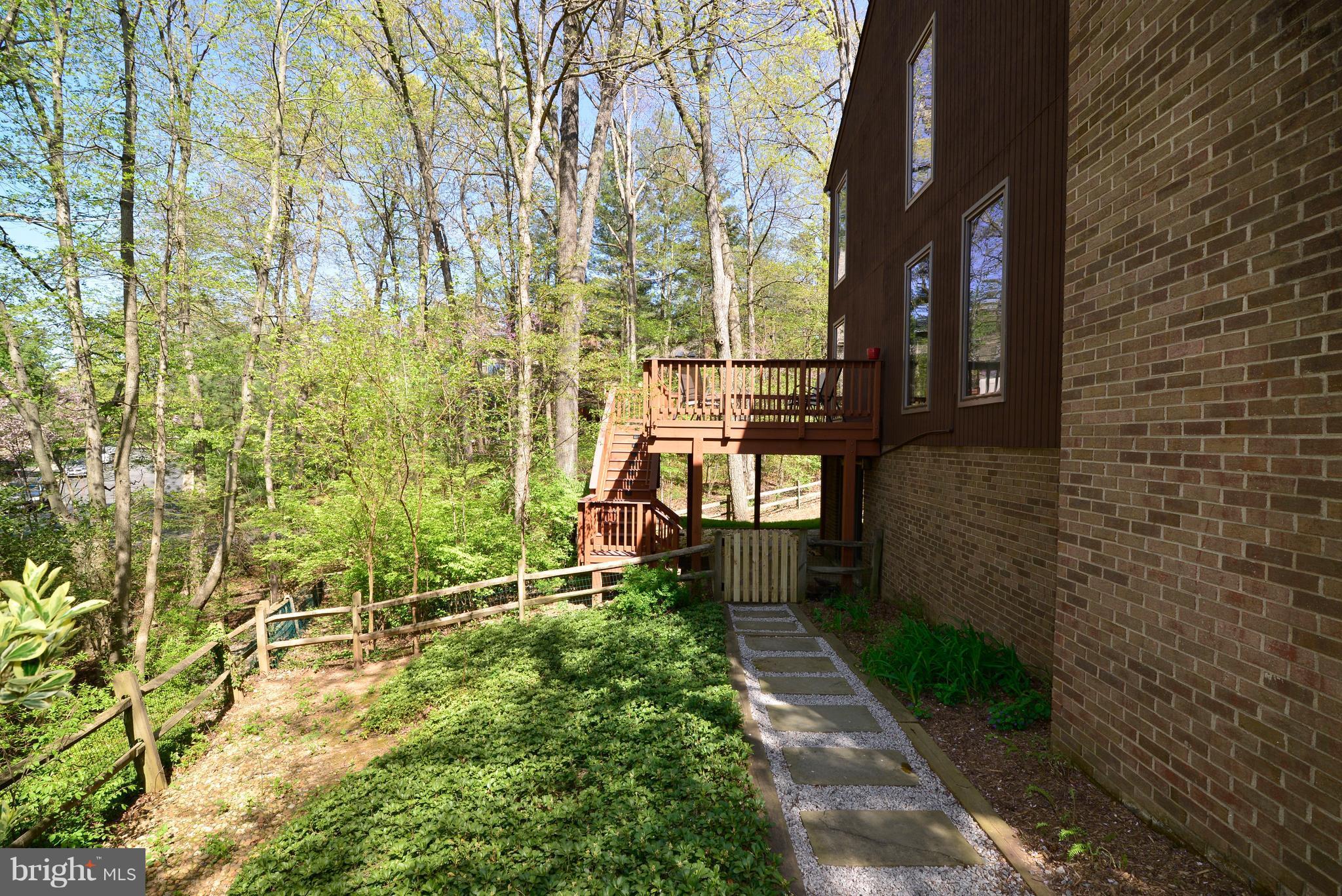 2203 Spinnaker Court Reston, VA 20191 - Photo 28 of 30 a backyard of a house with lots of green space