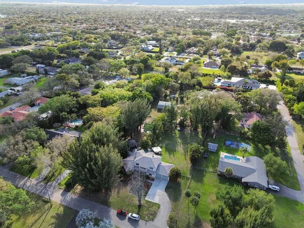 $1,800,000 | 5521 Southwest 109th Avenue, Davie, FL 33328