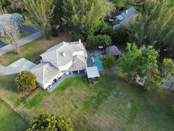 $1,800,000 | 5521 Southwest 109th Avenue, Davie, FL 33328