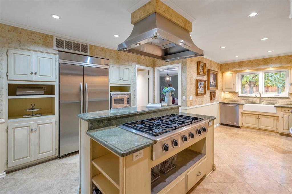 7140 Spring Valley Road Dallas, TX 75240 - Photo 11 of 40