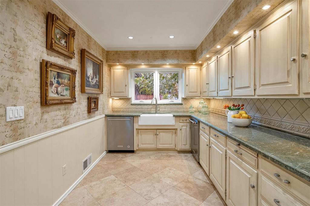 7140 Spring Valley Road Dallas, TX 75240 - Photo 12 of 40