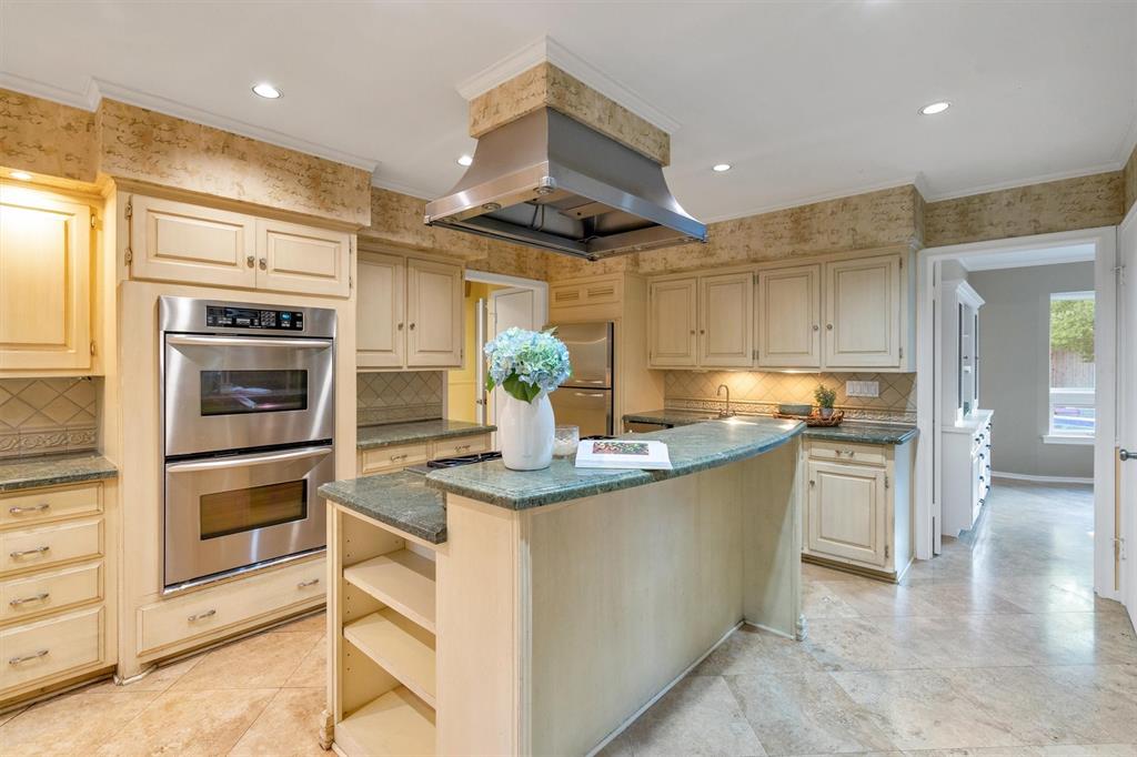 7140 Spring Valley Road Dallas, TX 75240 - Photo 10 of 40