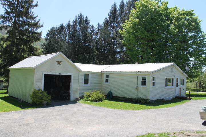 a view of a back yard of the house