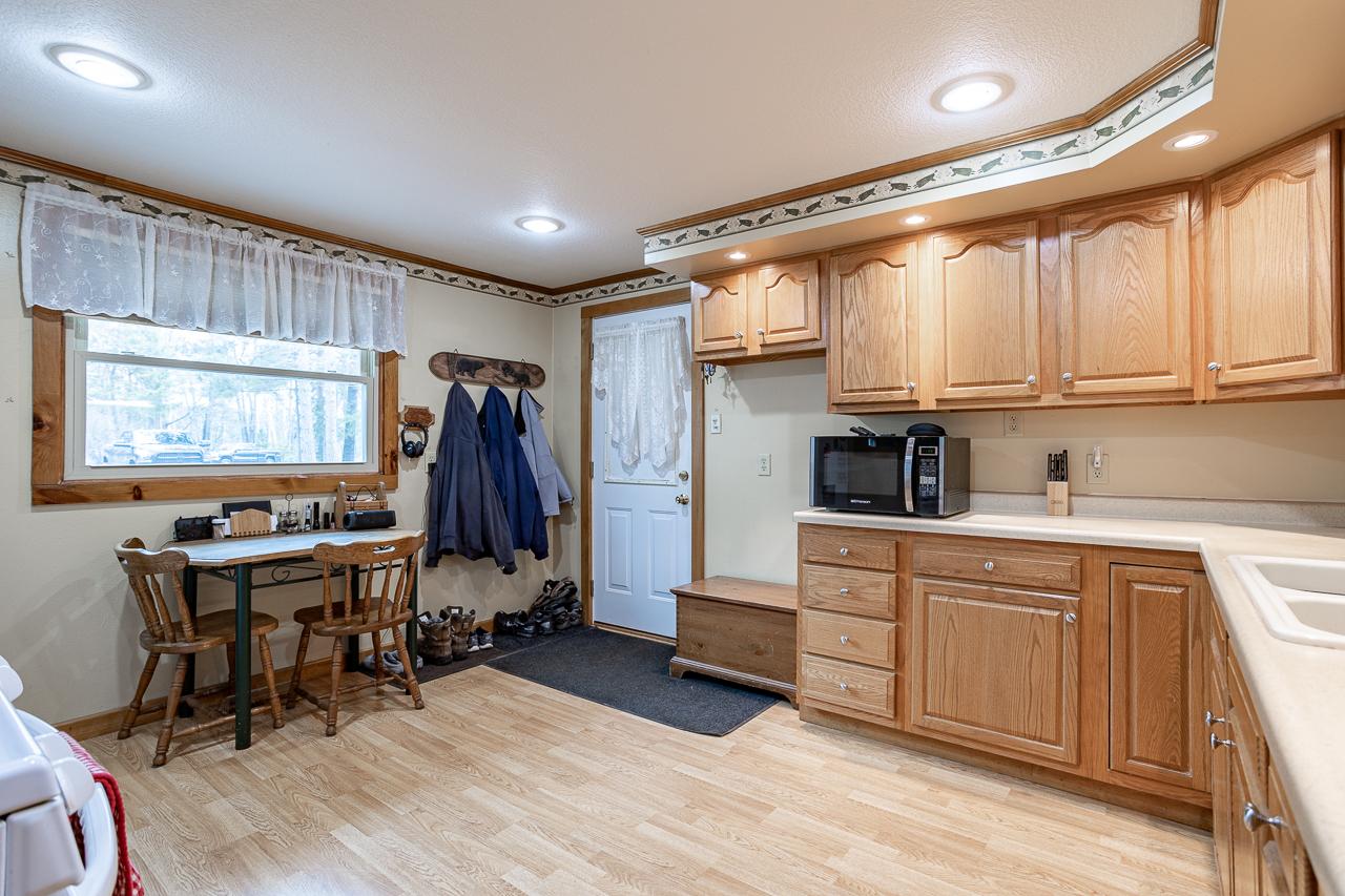 5291 Manor Road Rhinelander, WI 54501 - Photo 4 of 16 Gallery Image 4