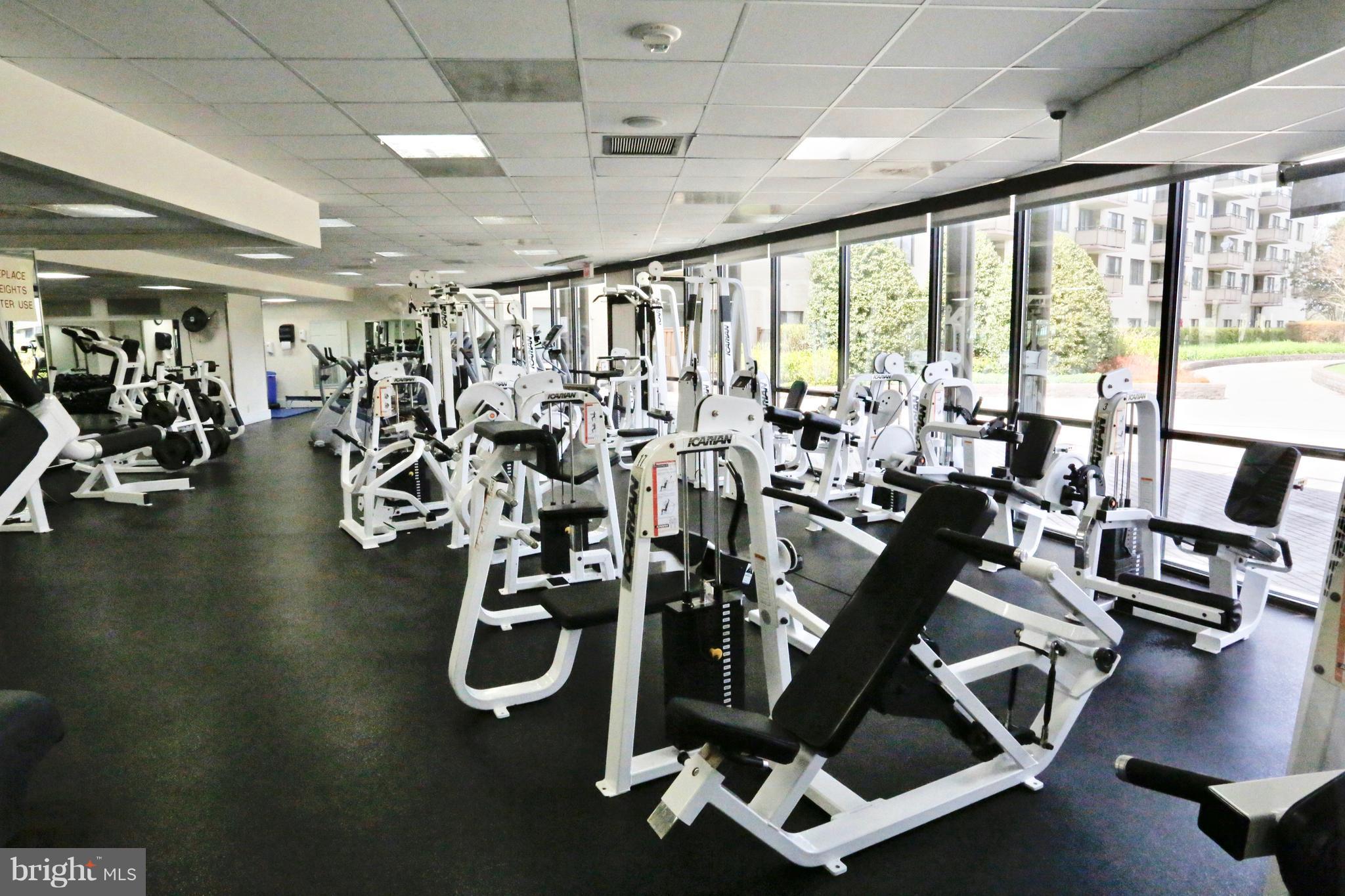 5225 Pooks Hill Road, Unit 1206N Bethesda, MD 20814 - Photo 21 of 25 Commercial-grade fitness center