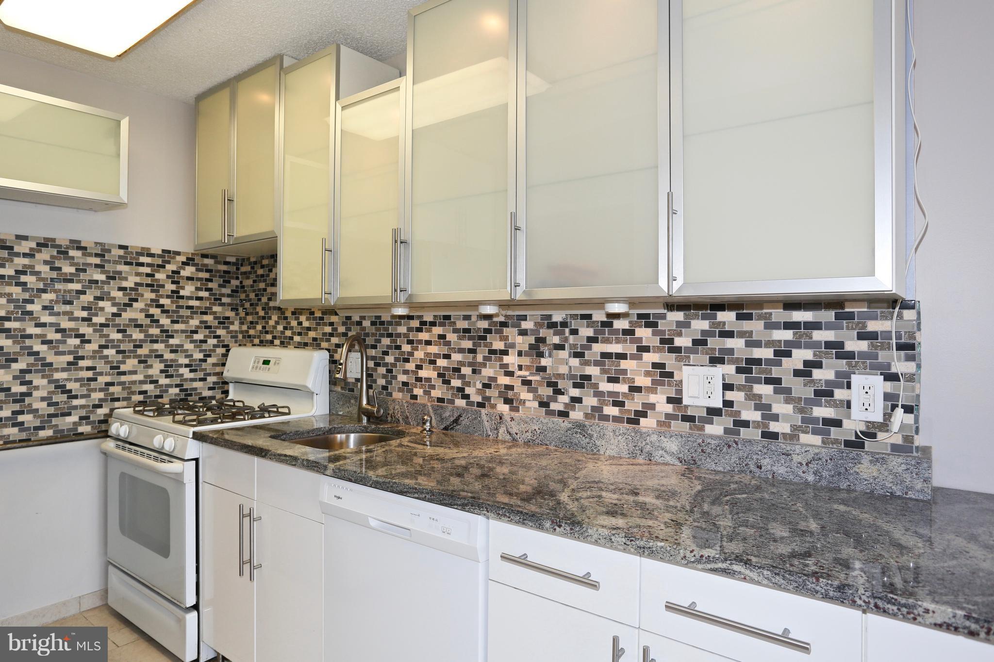 5225 Pooks Hill Road, Unit 1206N Bethesda, MD 20814 - Photo 6 of 25 Higher-end Kitchen