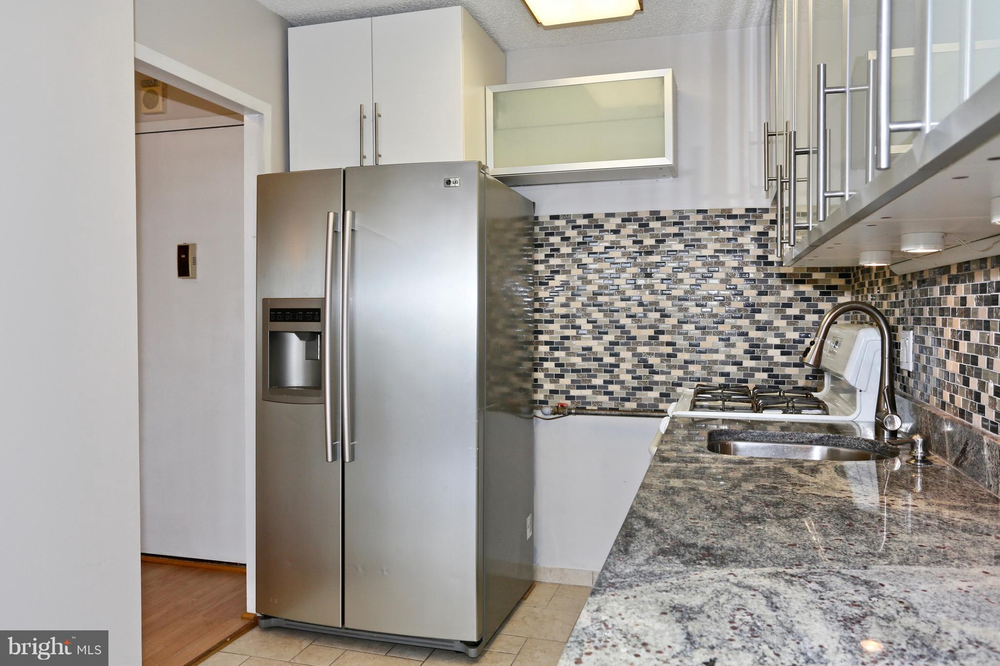 5225 Pooks Hill Road, Unit 1206N Bethesda, MD 20814 - Photo 7 of 25 Kitchen