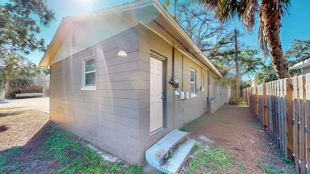 a view of back yard of the house