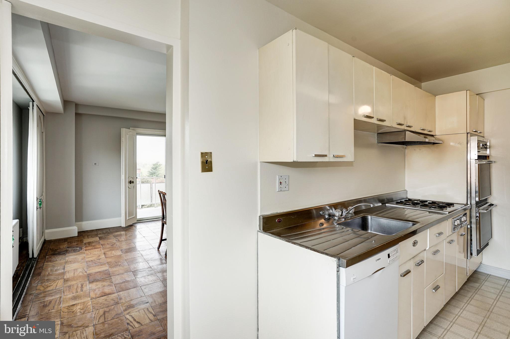 4201 Cathedral Avenue Northwest, Unit 915W Washington, DC 20016 - Photo 11 of 30