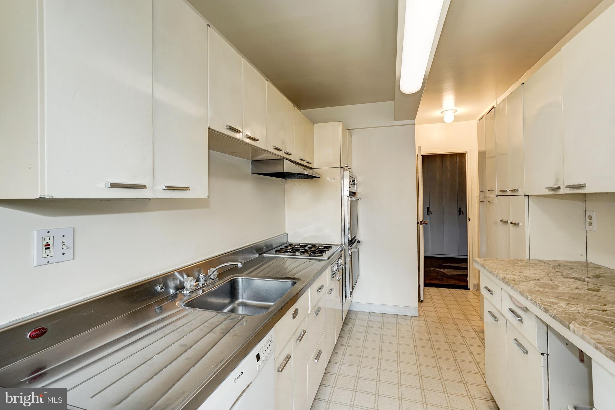 4201 Cathedral Avenue Northwest, Unit 915W Washington, DC 20016 - Photo 12 of 30