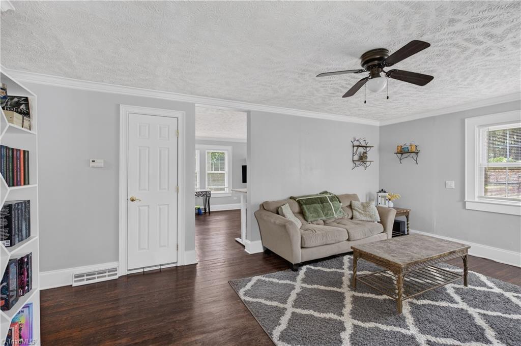 2441 Cunningham Road Thomasville, NC 27360 - Photo 6 of 43