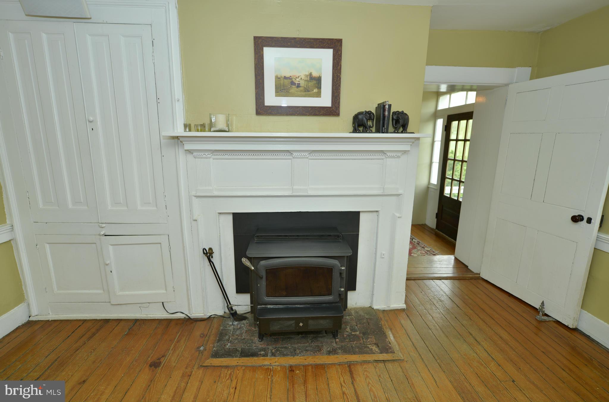 38802 Hughesville Road Hamilton, VA 20158 - Photo 15 of 30 Authentic Wood Mantle