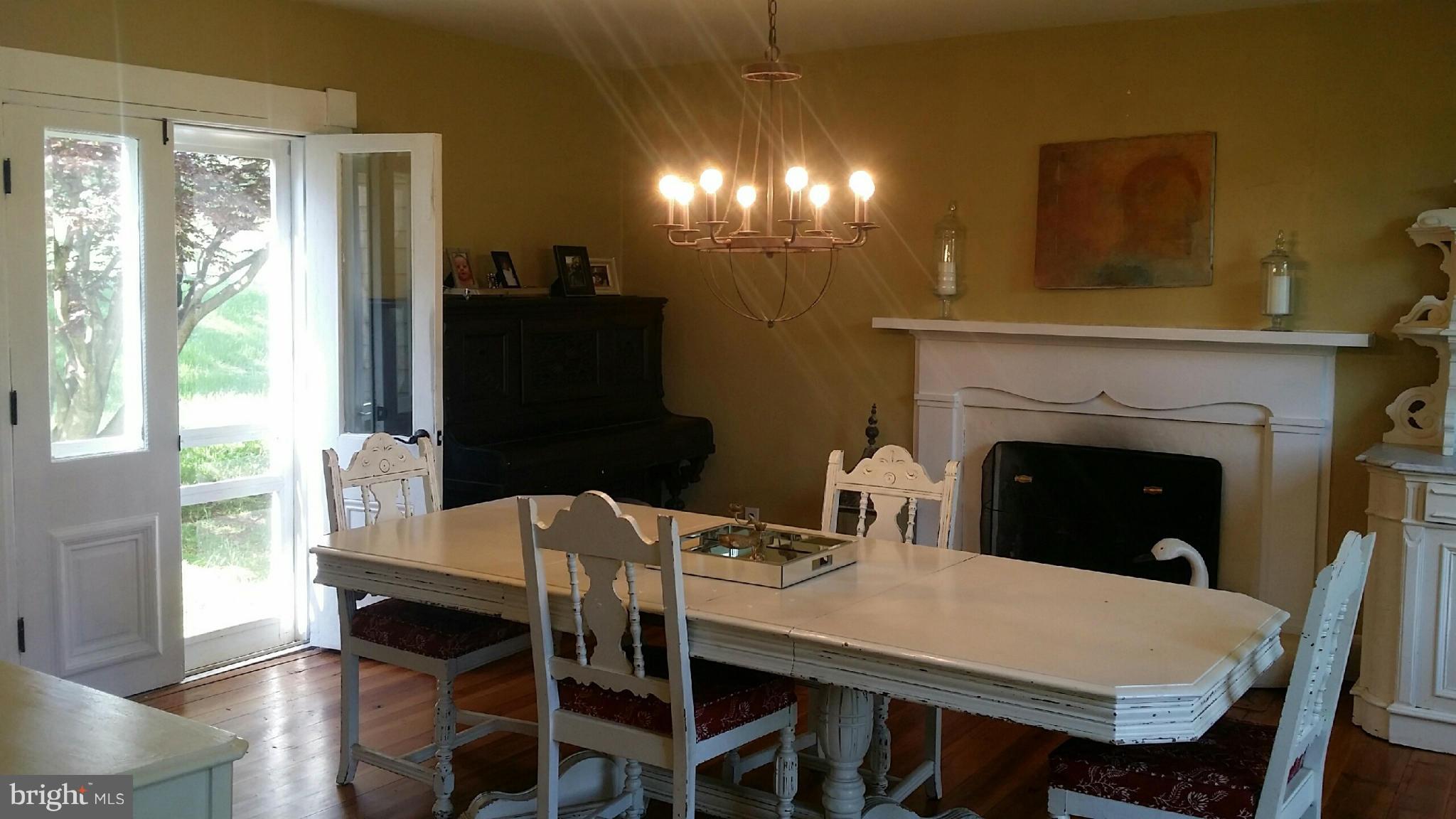 38802 Hughesville Road Hamilton, VA 20158 - Photo 16 of 30 Magical rooms