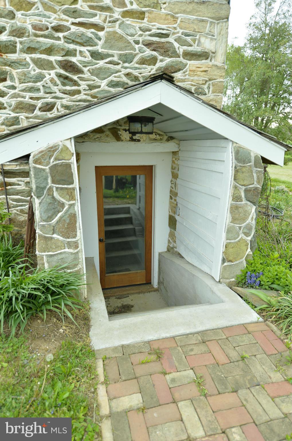 38802 Hughesville Road Hamilton, VA 20158 - Photo 20 of 30 Enter newly designed man cave
