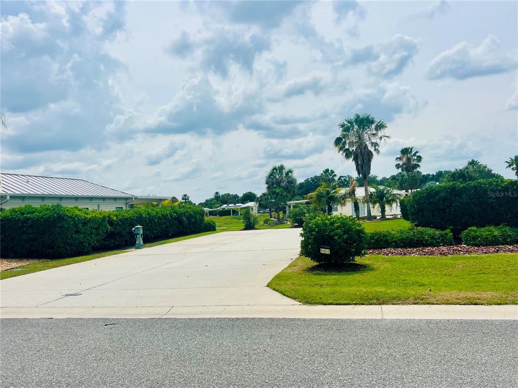 9450 Southeast 47th Way Webster, FL 33597 - Photo 2 of 34