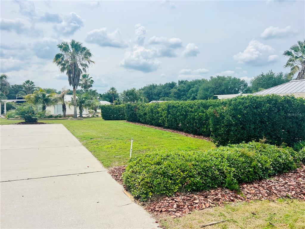 9450 Southeast 47th Way Webster, FL 33597 - Photo 5 of 34