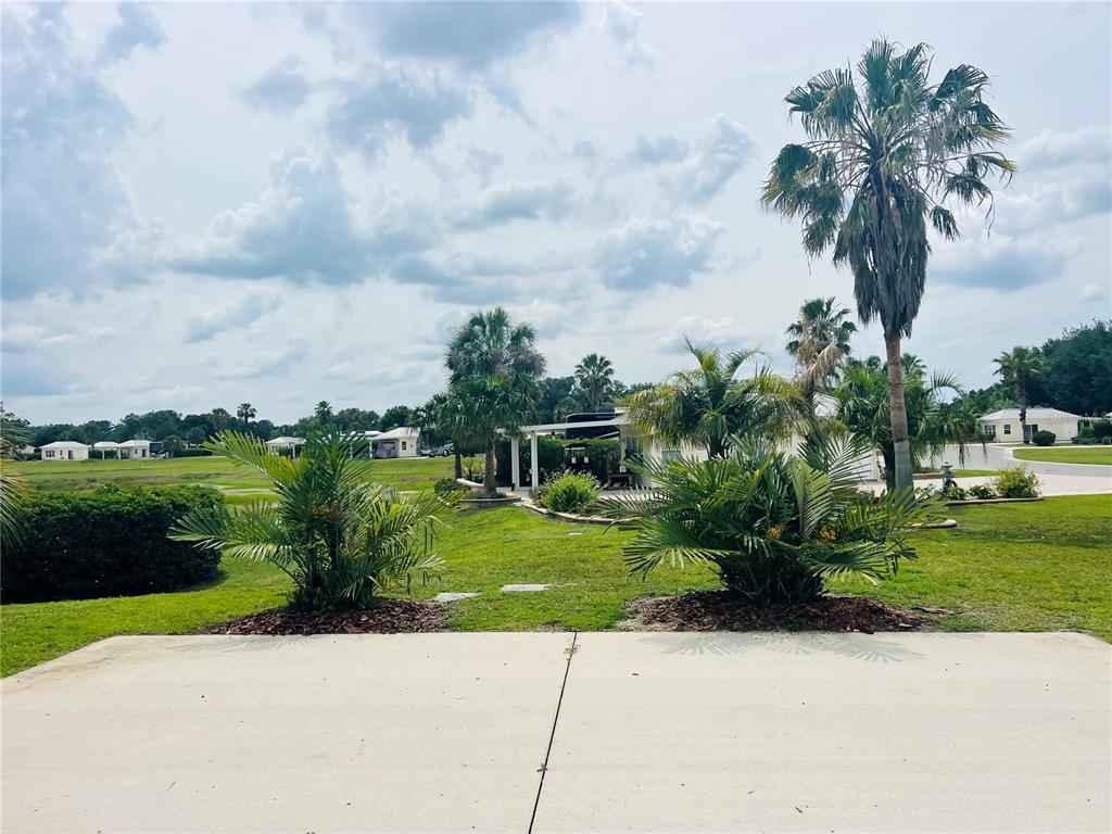 9450 Southeast 47th Way Webster, FL 33597 - Photo 7 of 34