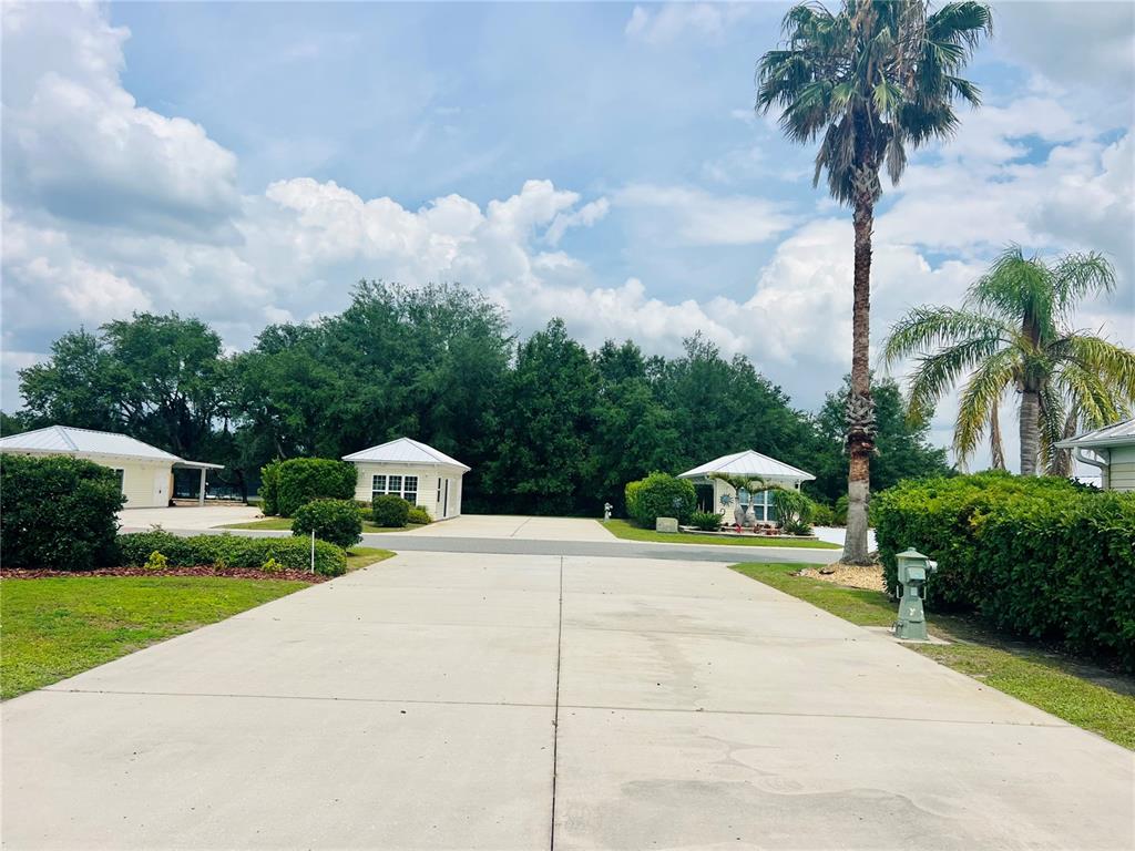 9450 Southeast 47th Way Webster, FL 33597 - Photo 9 of 34