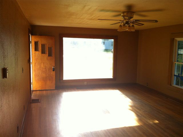 627 Nursery Road Anderson, IN 46012 - Photo 3 of 9 Gallery Image 3